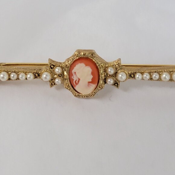 1928 Company Faux Cameo and Pearl Bar Brooch - Picture 4 of 9
